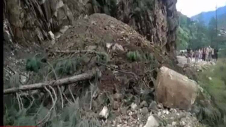 बड़ी खबरें: उत्तराखंड में जानलेवा बने टूटते पहाड़