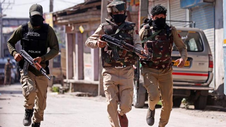 जम्मू-कश्मीर में तीन जगह एनकाउंटर