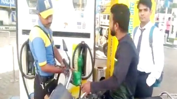 भारत बंद के बावजूद बढ़े रहे पेट्रोल-डीजल के दाम