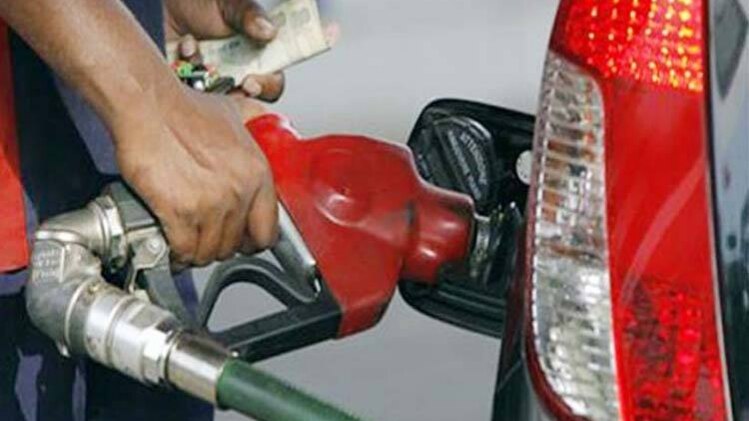 रिकॉर्ड स्तर पर पहुंची पेट्रोल-डीजल की कीमत