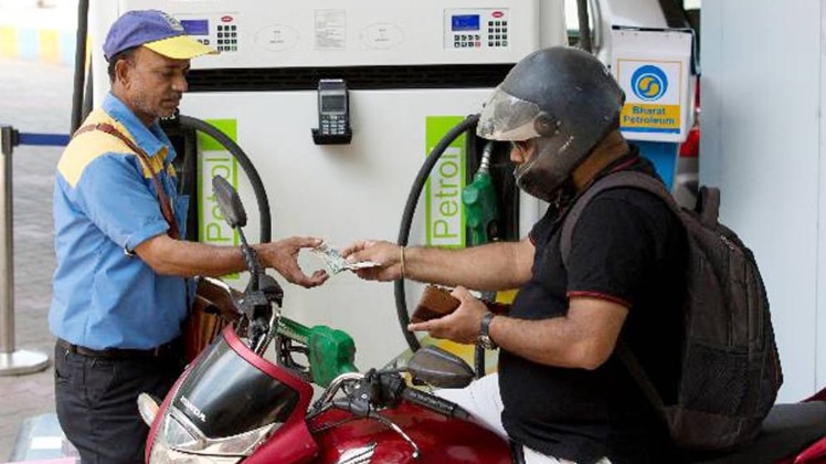 दिल्ली में पेट्रोल हुआ महंगा