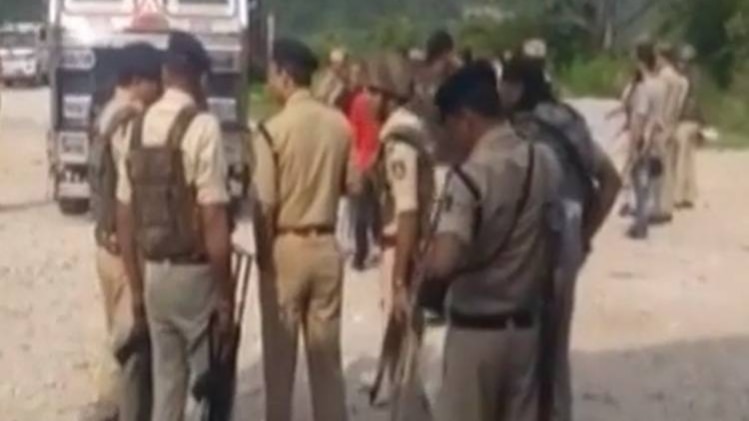 इलाके में हाईअलर्ट जारी