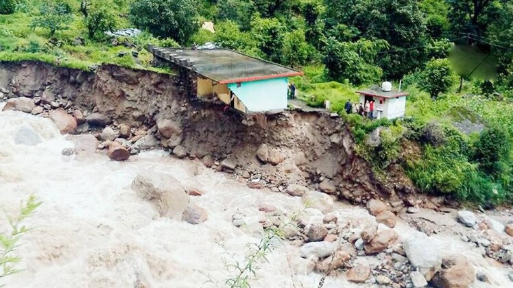 शिमला में भारी बारिश से लोग परेशान