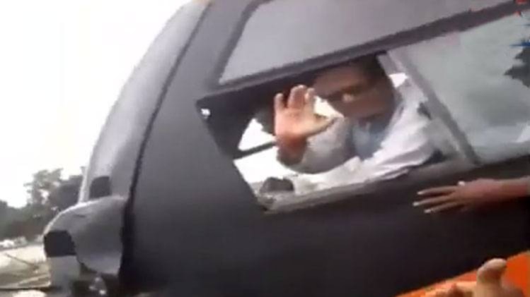 शिवराज के रथ पर पत्थरबाजी