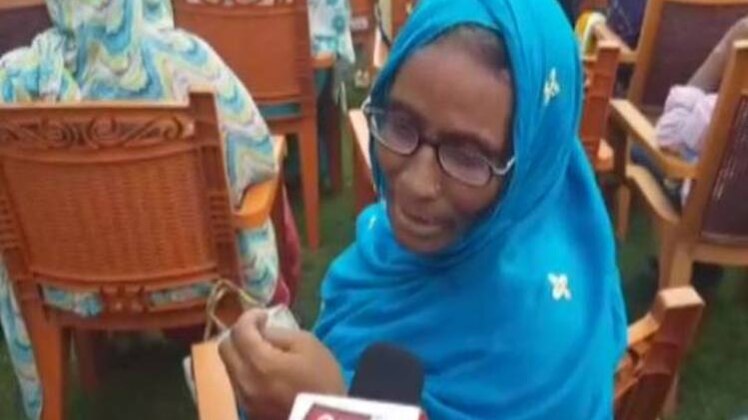 रविशंकर प्रसाद से मिलीं महिलाएं, तीन तलाक पर फैसले की तारीफ