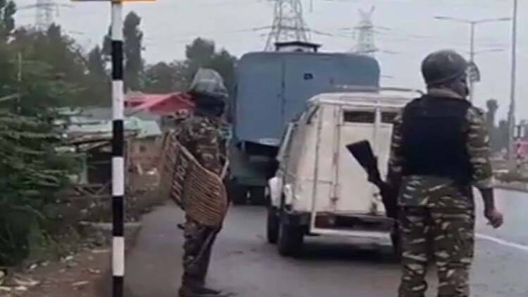 जम्मू-कश्मीर: कुलगाम में सुरक्षाबलों ने 5 आतंकियों को किया ढेर