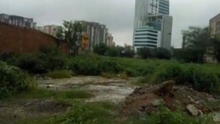 इस जमीन को लेकर वाड्रा पर हुई FIR