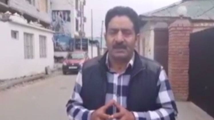 प्रदर्शनकारियों और पुलिस के बीच पत्थरबाज़ी