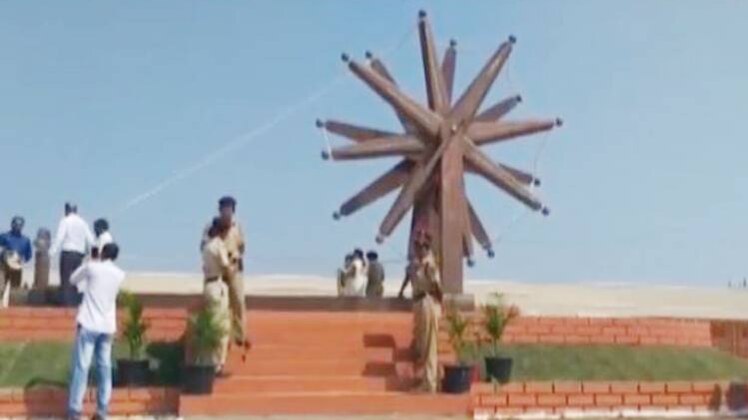 वर्धा में लगा चरखा