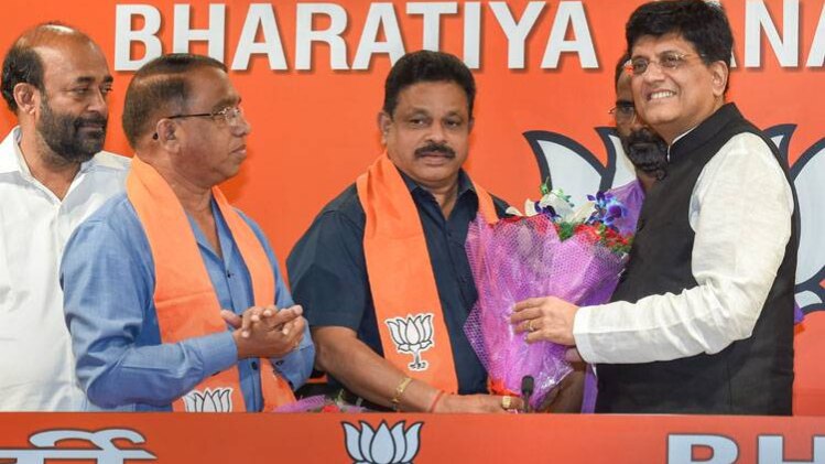 बीजेपी में शामिल हुए गोवा कांग्रेस के 2 विधायक (फोटो-PTI)
