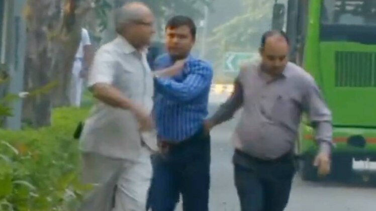 क्रांतिकारी बहुत क्रांतिकारी