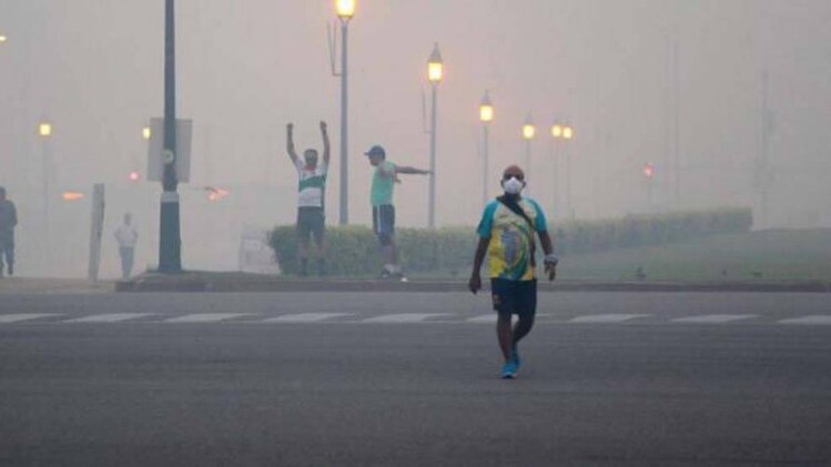 दिल्ली में धुंध (फाइल फोटो- PTI)