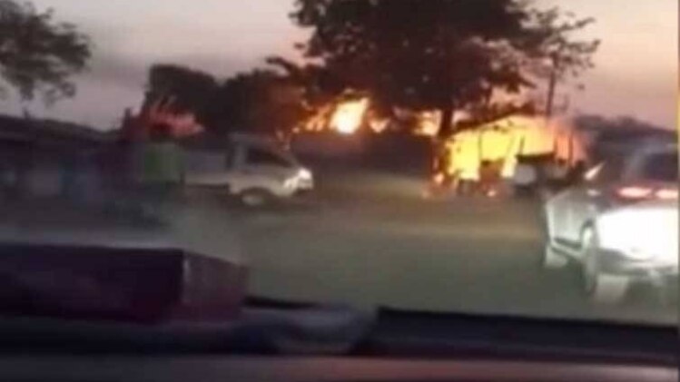 आग से तबाह हुआ दुर्गा पूजा पंडाल