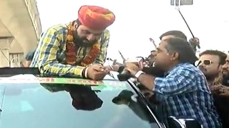 रैली के दौरान हनुमान बेनीवाल (तस्वीर- आजतक)