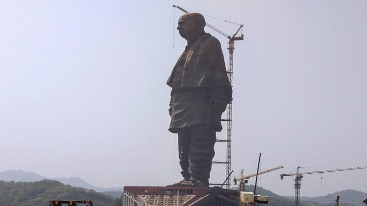 स्टैचू और यूनिटी (फोटो-PTI)