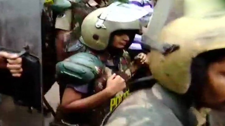 सबरीमाला मंदिर में प्रवेश करती दो महिलाएं