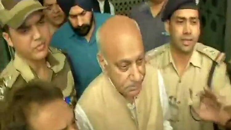 क्या #MeToo के संगीन आरोपों का जवाब देंगे अकबर?