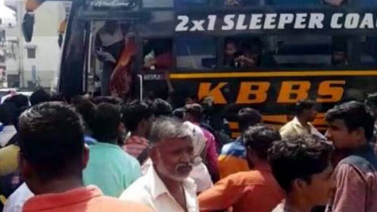 गुजरात: उत्तर भारतीयों पर हमले पर जागी सरकार, 300 से ज्यादा गिरफ्तार