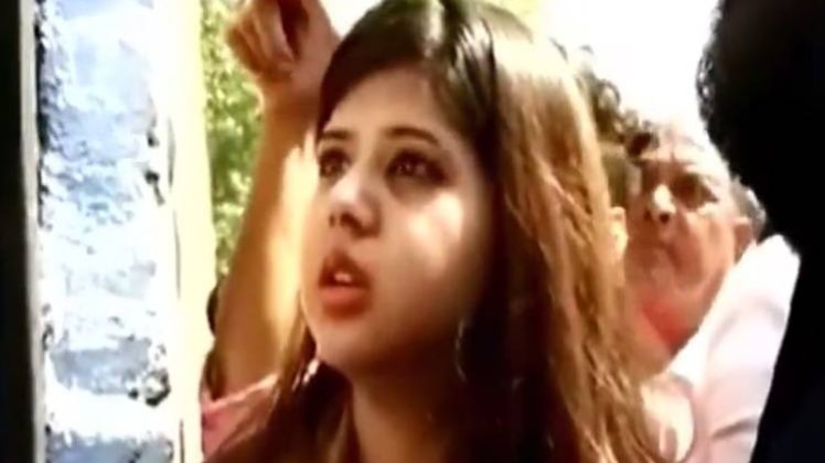 पंखुड़ी पाठक पर बजरंग दल का हमला