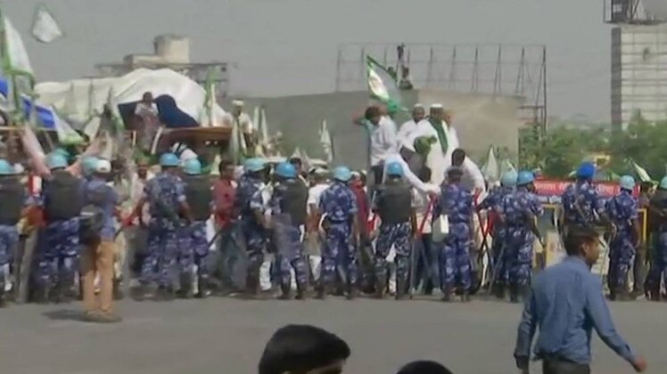 किसानों और पुलिस के बीच हिंसक झड़प