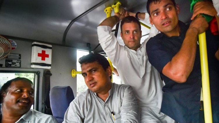 हिरासत में राहुल गांधी