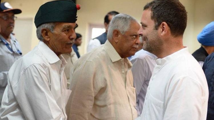 राहुल गांधी ने किया वन रैंक वन पेंशन का वादा