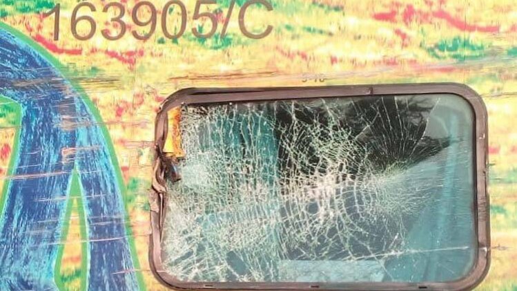 रेलवे क्रॉसिंग पर राजधानी एक्सप्रेस से टकराया ट्रक