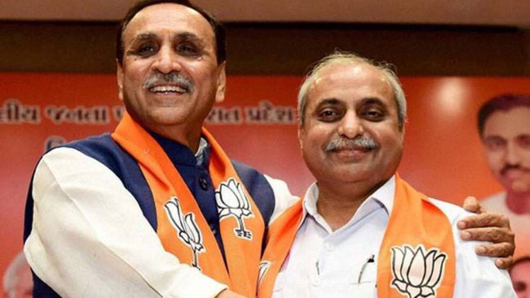 गुजरात में रूपाणी, महाराष्ट्र में फडणवीस के स्टॉक ऊपर