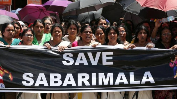सबरीमाला मंदिर में महिलाओं के प्रवेश को लेकर बवाल