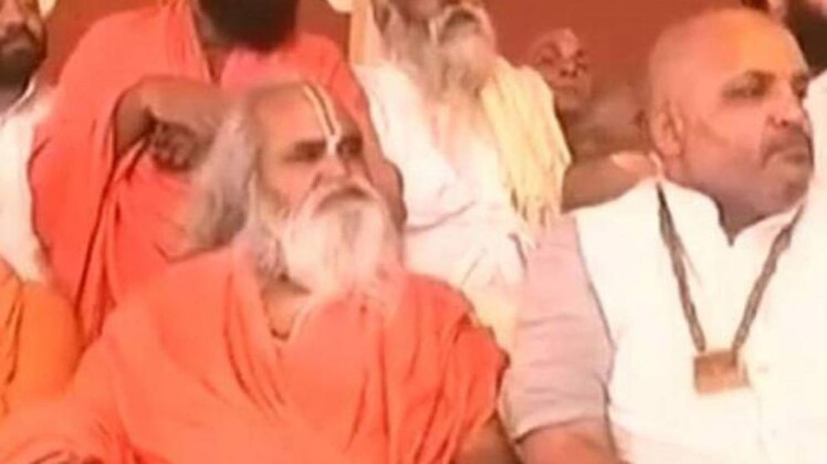 साधू संतों में आक्रोश