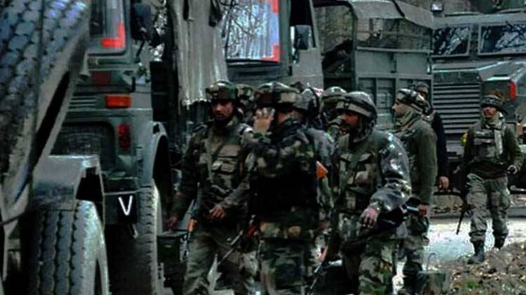 त्राल में सेना के कैंप पर आतंकी हमला