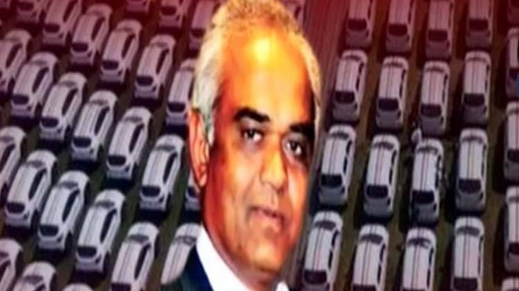 सूरत के हीरा कारोबारी ने 600 कर्मचारियों को तोहफे में दी कार