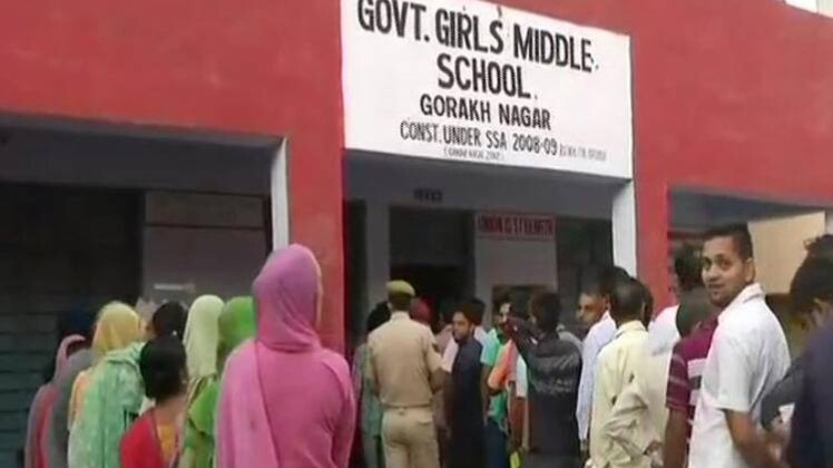 बड़ी खबरें: जम्मू-कश्मीर में  निकाय चुनाव के लिए वोटिंग जारी