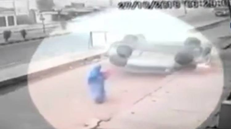 कार ने महिला को रौंदा