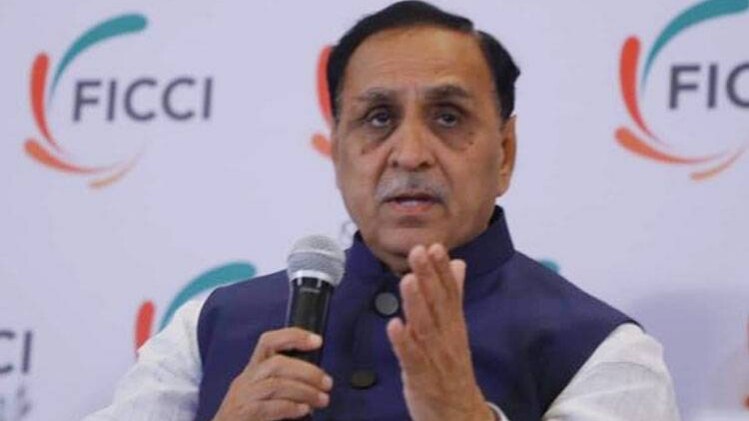 गुजरात के मुख्यमंत्री विजय रूपाणी (फोटो- फेसबुक)