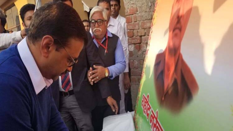 आओ बहस करें:  क्या शहादत पर सियासत कर रही है AAP ?