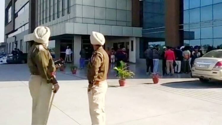 अमृतसर के अस्‍पताल में जख्‍मियों का इलाज जारी(फोटो-ANI)