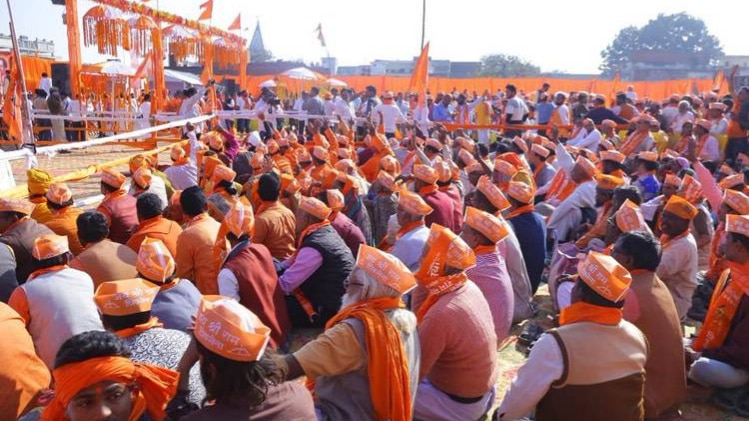 उद्धव ठाकरे के अयोध्‍या पहुंचने से पहले जुटे लोग(फोटो-ट्विटर)