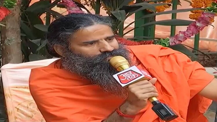 वृद्धाश्रम में बाबा रामदेव ने बुजुर्गों के संग मनाई दिवाली