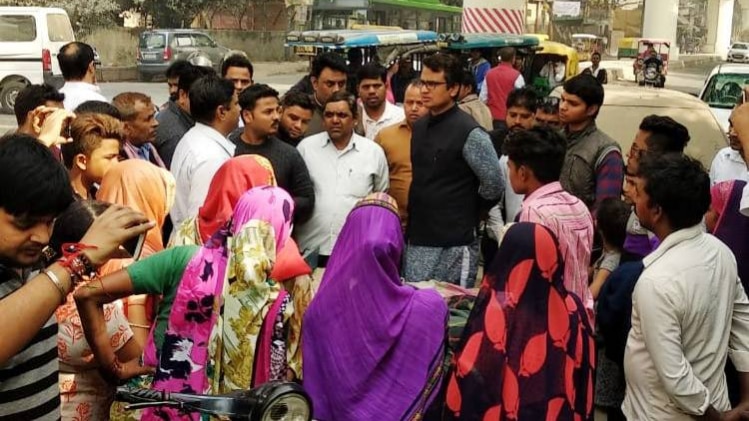 मौके पर जमा लोगों में देखा गया आक्रोश