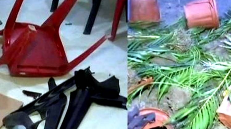 कांग्रेस दफ्तर में तोड़फोड़ (Photo: ANI)