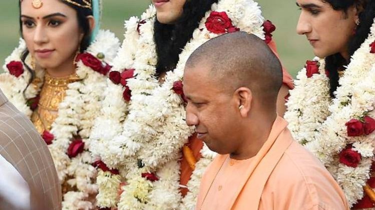 अयोध्या में दिवाली मनाने पहुंचे सीएम योगी(फोटो-PTI)