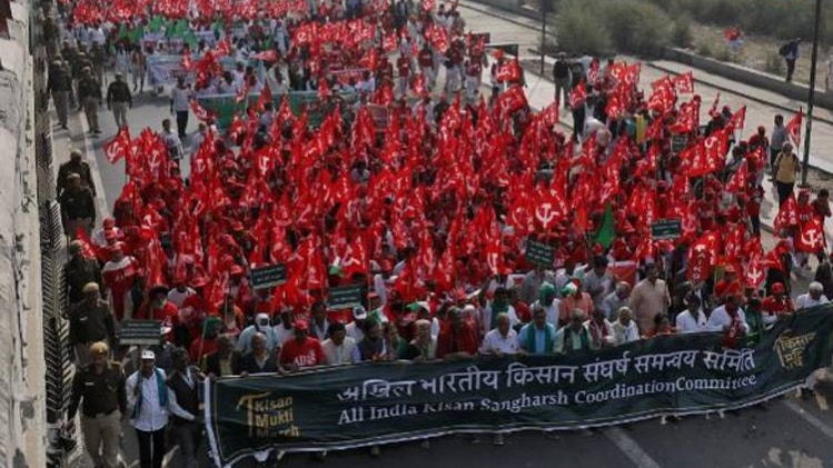 दिल्ली में जुटे किसान (तस्वीर- रॉयटर्स)