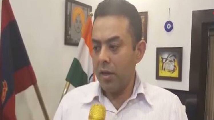 दिवाली की रात चला दिल्ली पुलिस का 'डंडा', 323 लोग गिरफ्तार