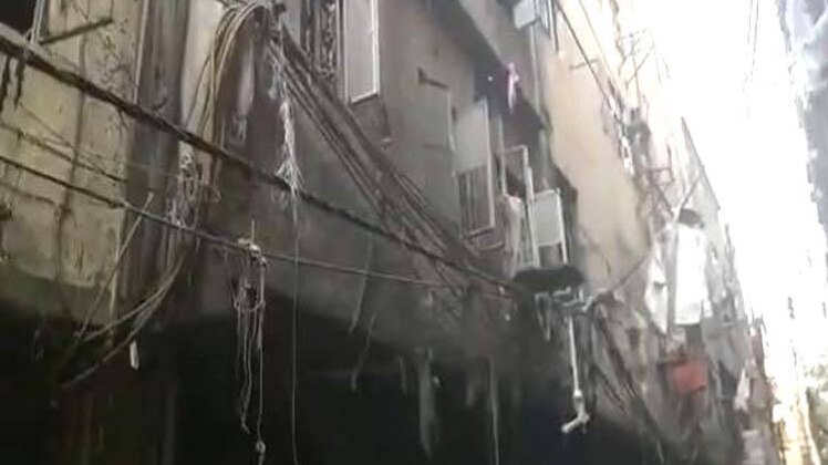दिल्ली: करोल बाग में एक फैक्ट्री में लगी आग, 4 लोगों की मौत