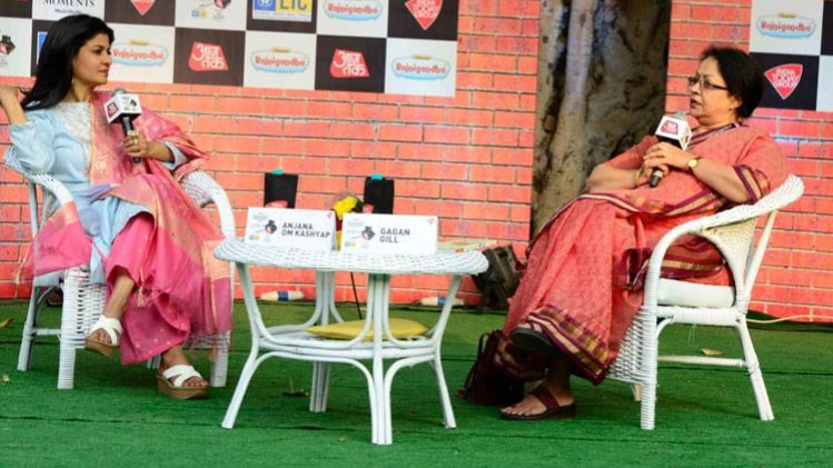 साहित्य आजतक: 'पहले की कविताओं में विस्तार होता था, जो आज नहीं दिखता'