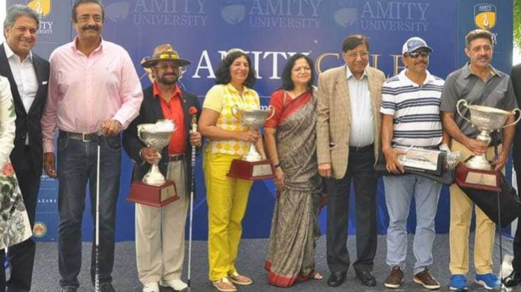 गोल्फर उतरे मैदान में