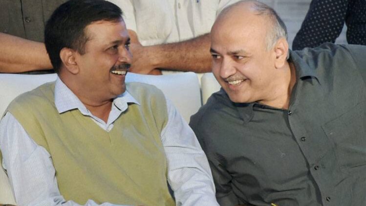 दिल्ली के मुख्यमंत्री केजरीवाल और उपमुख्यमंत्री मनीष सिसोदिया (फोटो- PTI)