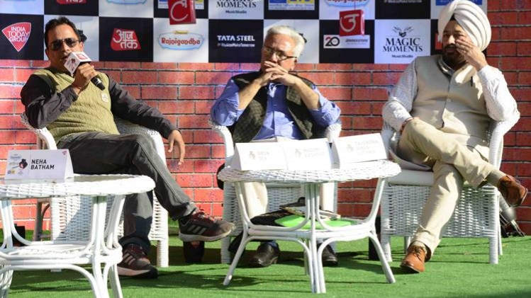 कविता के बहाने सत्र में तीनों कवि