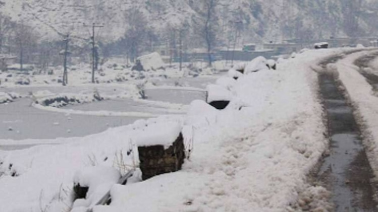 केदारनाथ में बर्फबारी (फाइल फोटो/PTI)